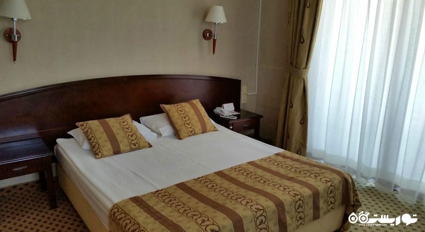 تخت بزرگ اتاق استاندارد